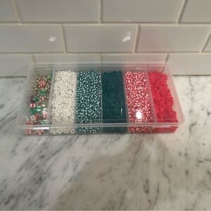 Amazon Kids Toy Bead Set - Red, Green, White